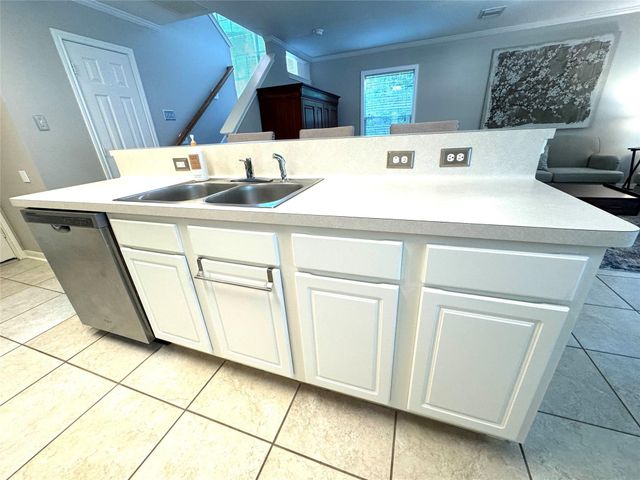 195 Blushwood Place, The Woodlands, TX 77382