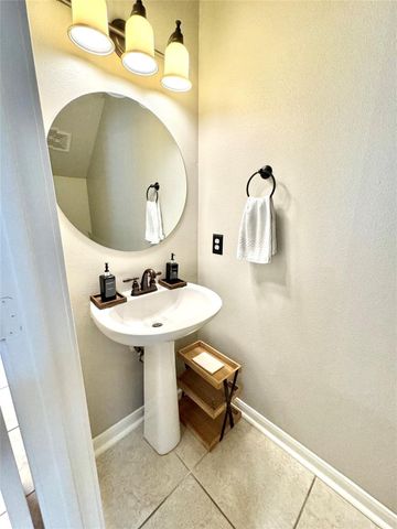 195 Blushwood Place, The Woodlands, TX 77382