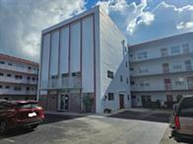 4000 NW 44th Avenue 210, Lauderdale Lakes, FL 33319