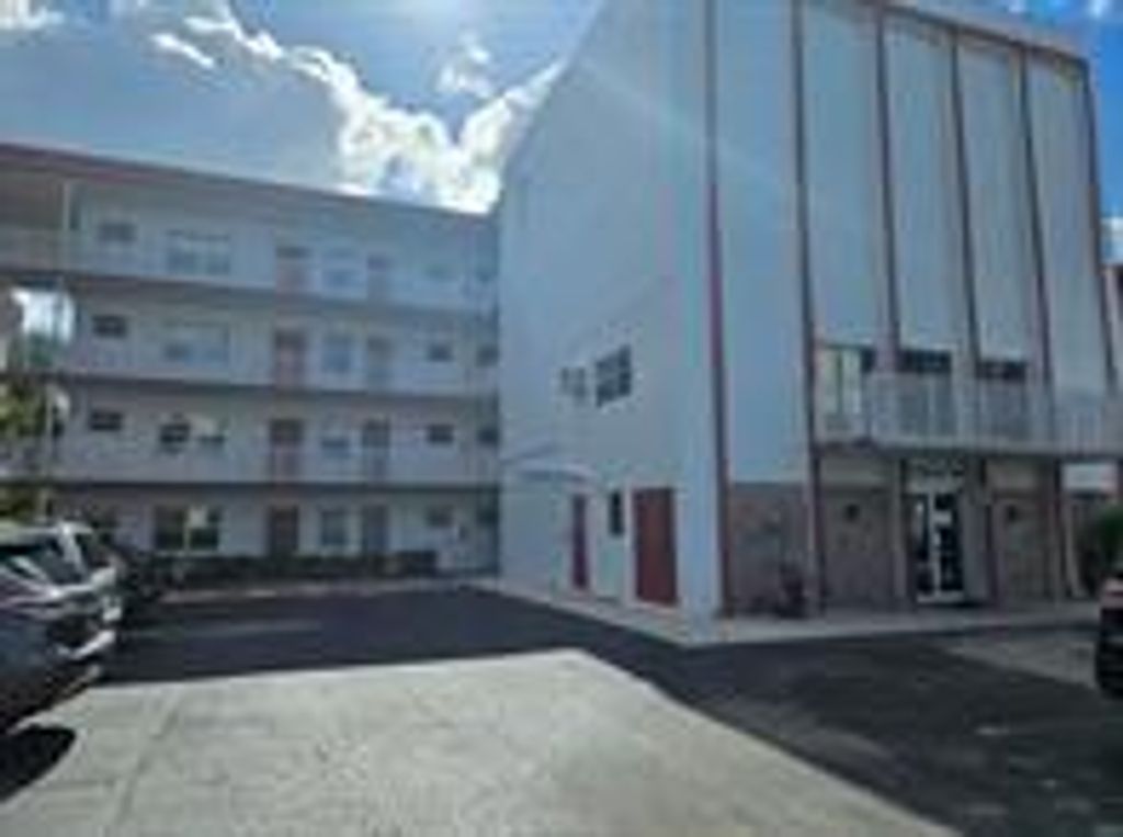 4000 NW 44th Avenue 210, Lauderdale Lakes, FL 33319
