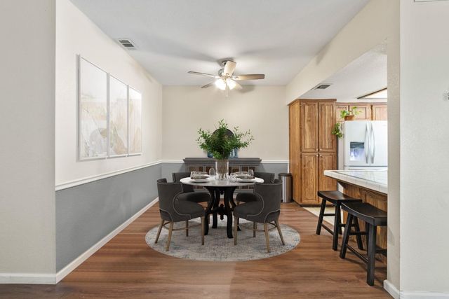 6233 Oak Valley Ln, Citrus Heights, CA 95621