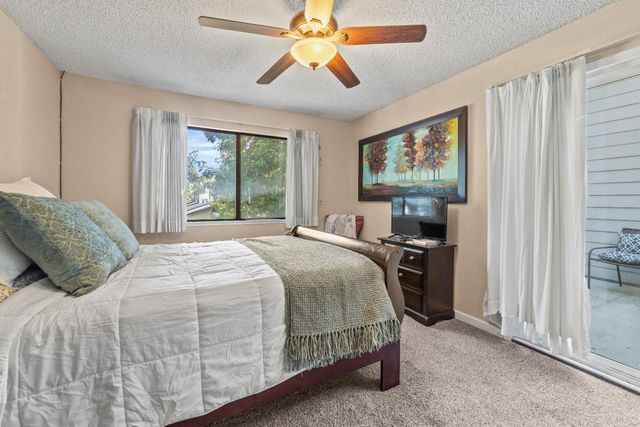 6233 Oak Valley Ln, Citrus Heights, CA 95621