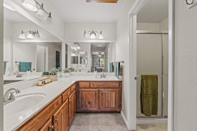 6233 Oak Valley Ln, Citrus Heights, CA 95621