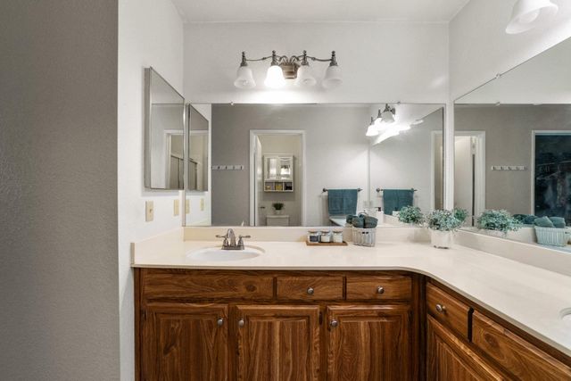 6233 Oak Valley Ln, Citrus Heights, CA 95621