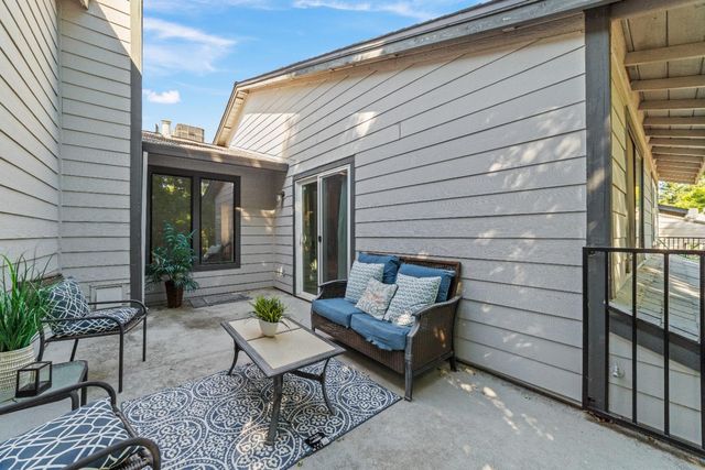 6233 Oak Valley Ln, Citrus Heights, CA 95621