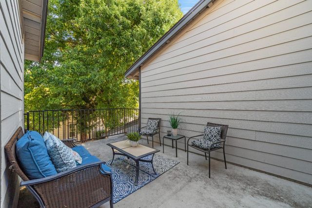 6233 Oak Valley Ln, Citrus Heights, CA 95621