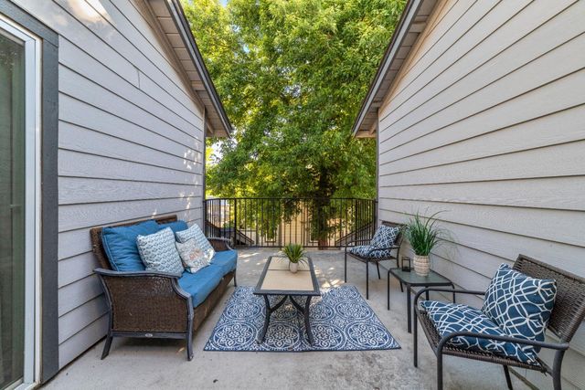 6233 Oak Valley Ln, Citrus Heights, CA 95621