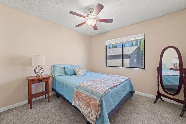 6233 Oak Valley Ln, Citrus Heights, CA 95621