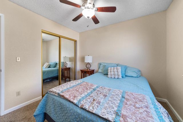 6233 Oak Valley Ln, Citrus Heights, CA 95621