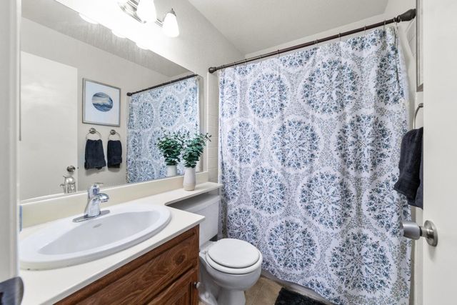 6233 Oak Valley Ln, Citrus Heights, CA 95621