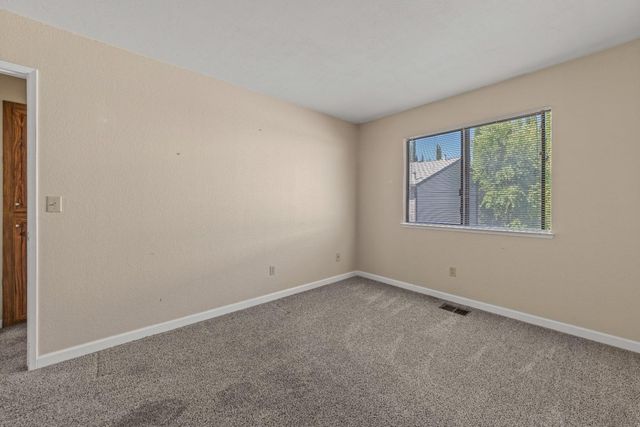 6233 Oak Valley Ln, Citrus Heights, CA 95621