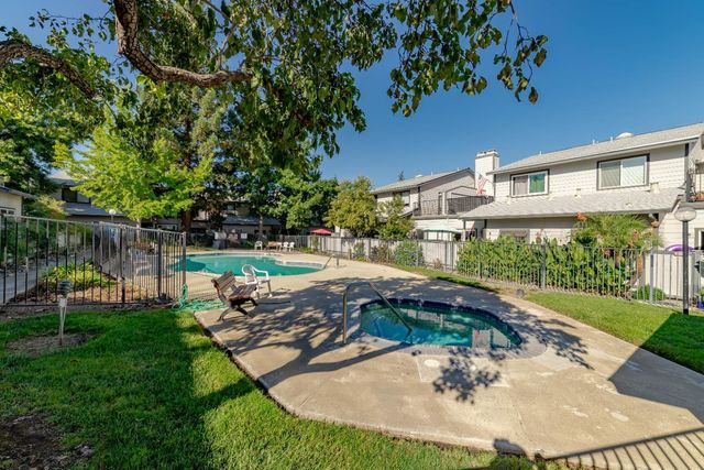 6233 Oak Valley Ln, Citrus Heights, CA 95621