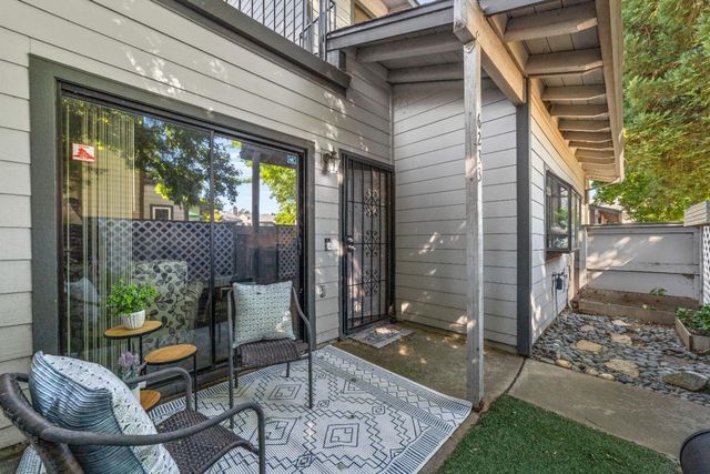 6233 Oak Valley Ln, Citrus Heights, CA 95621