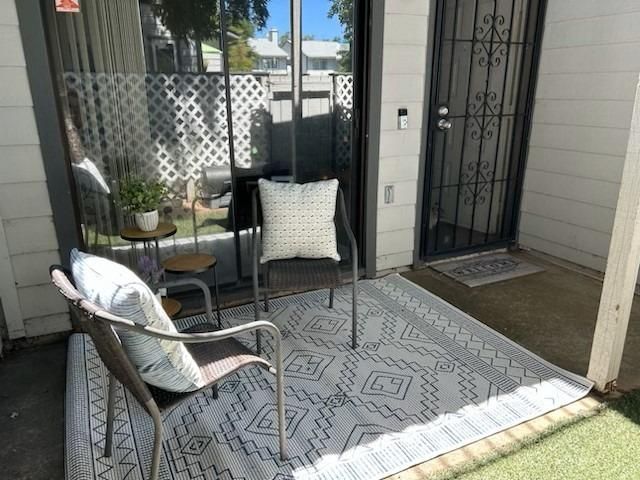 6233 Oak Valley Ln, Citrus Heights, CA 95621