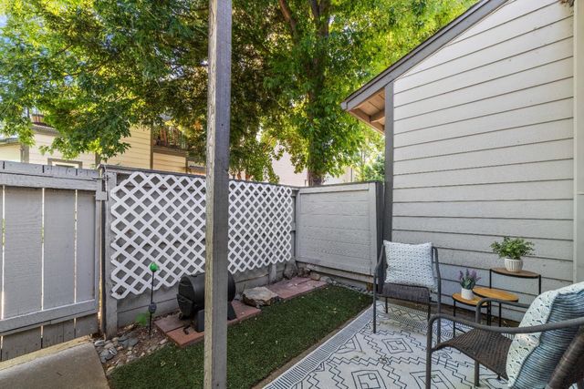 6233 Oak Valley Ln, Citrus Heights, CA 95621