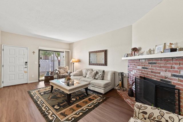 6233 Oak Valley Ln, Citrus Heights, CA 95621