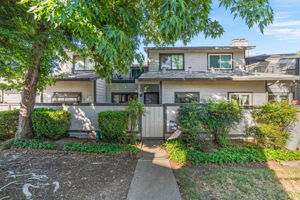 6233 Oak Valley Ln, Citrus Heights, CA 95621