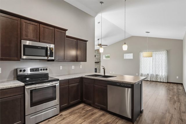 3000 Sunflower Street, Ely, IA 52227