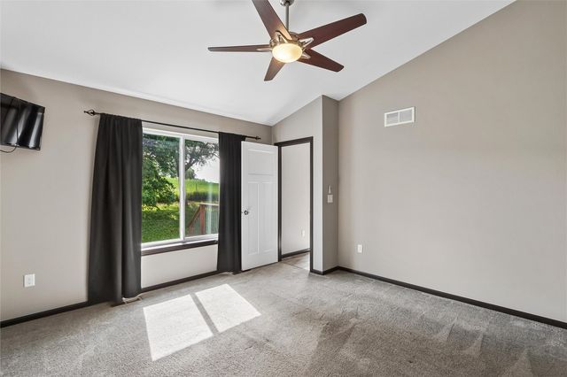 3000 Sunflower Street, Ely, IA 52227