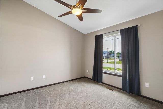 3000 Sunflower Street, Ely, IA 52227