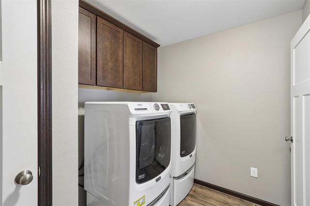 3000 Sunflower Street, Ely, IA 52227
