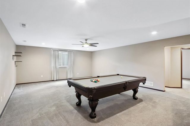 3000 Sunflower Street, Ely, IA 52227