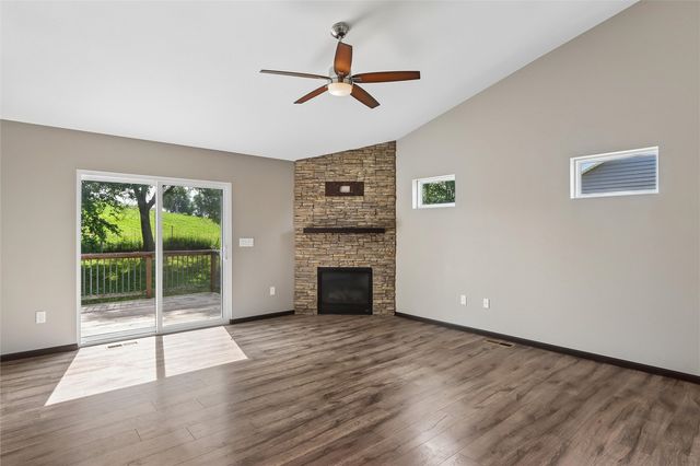 3000 Sunflower Street, Ely, IA 52227
