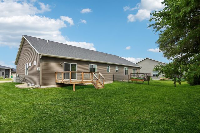 3000 Sunflower Street, Ely, IA 52227