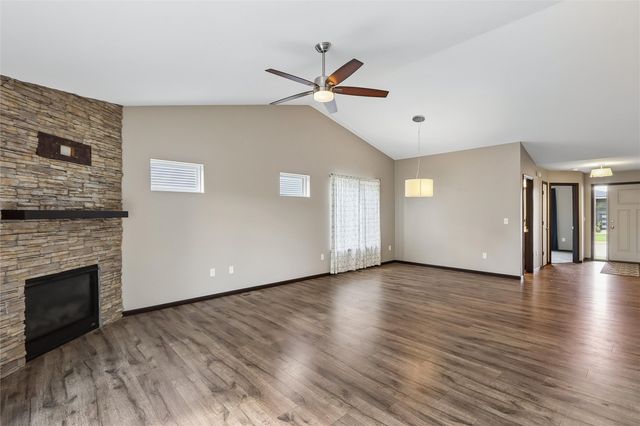 3000 Sunflower Street, Ely, IA 52227