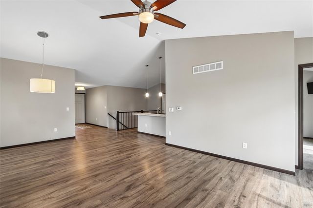 3000 Sunflower Street, Ely, IA 52227