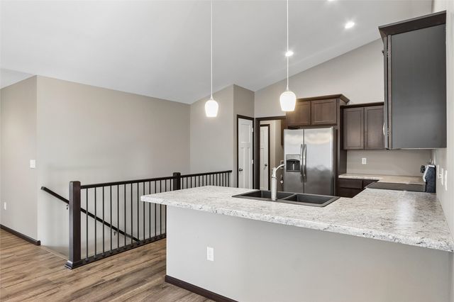 3000 Sunflower Street, Ely, IA 52227