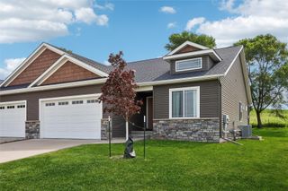 3000 Sunflower Street, Ely, IA 52227