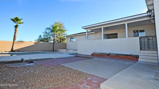 3150 W Camino Del Saguaro, Tucson, AZ 85745