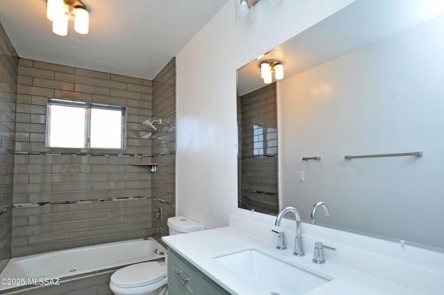 3150 W Camino Del Saguaro, Tucson, AZ 85745