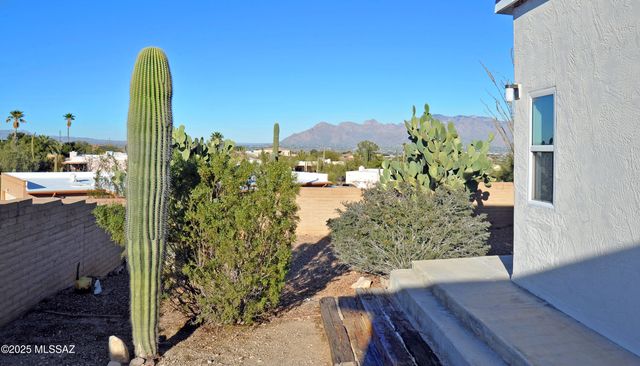 3150 W Camino Del Saguaro, Tucson, AZ 85745