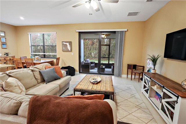 1649 Willows Square, Vero Beach, FL 32966