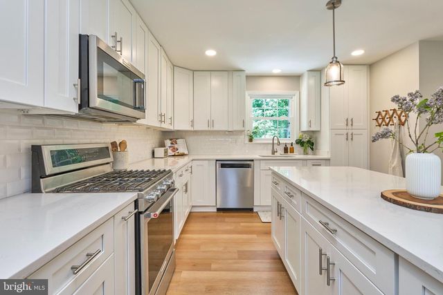 12012 WAYLAND ST, Oakton, VA 22124