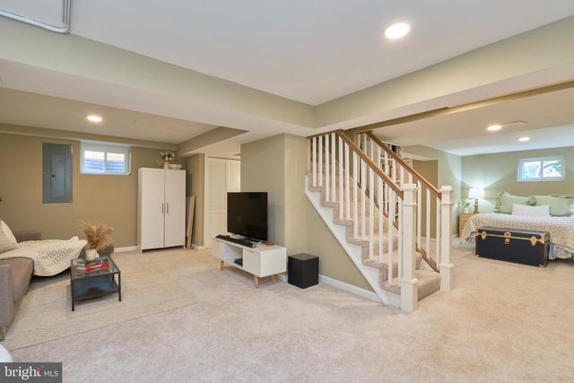 12012 WAYLAND ST, Oakton, VA 22124