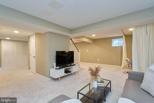 12012 WAYLAND ST, Oakton, VA 22124