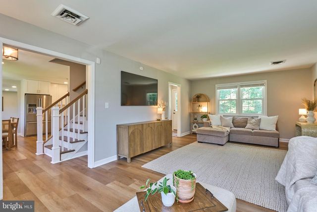12012 WAYLAND ST, Oakton, VA 22124