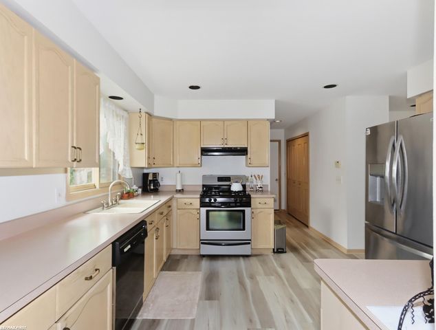 39328 Rivercrest Avenue, Harrison Twp, MI 48045