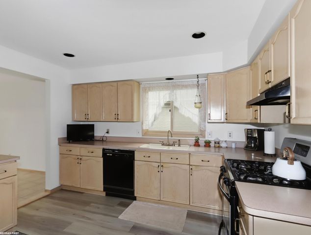 39328 Rivercrest Avenue, Harrison Twp, MI 48045