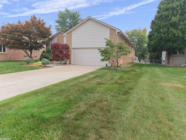 39328 Rivercrest Avenue, Harrison Twp, MI 48045