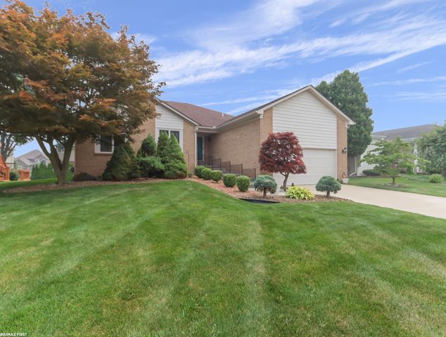 39328 Rivercrest Avenue, Harrison Twp, MI 48045