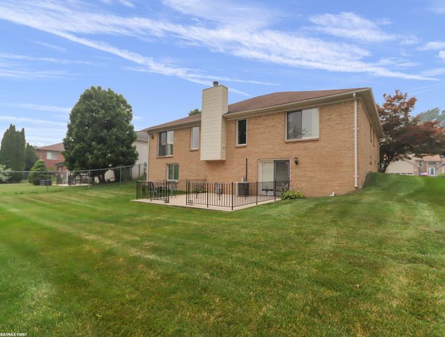 39328 Rivercrest Avenue, Harrison Twp, MI 48045
