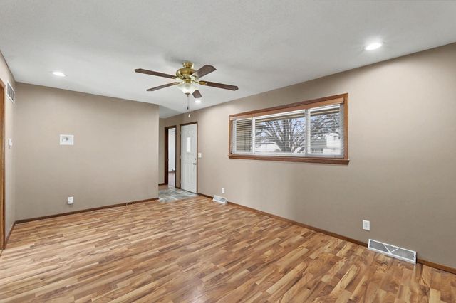 2752 S Bennett Ave, Wichita, KS 67217