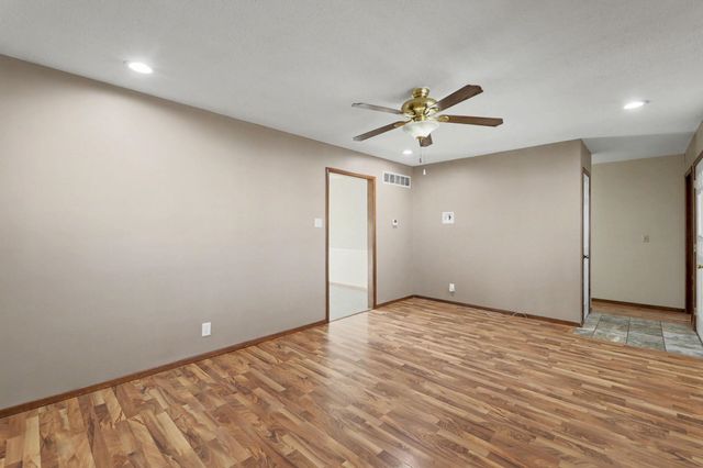 2752 S Bennett Ave, Wichita, KS 67217