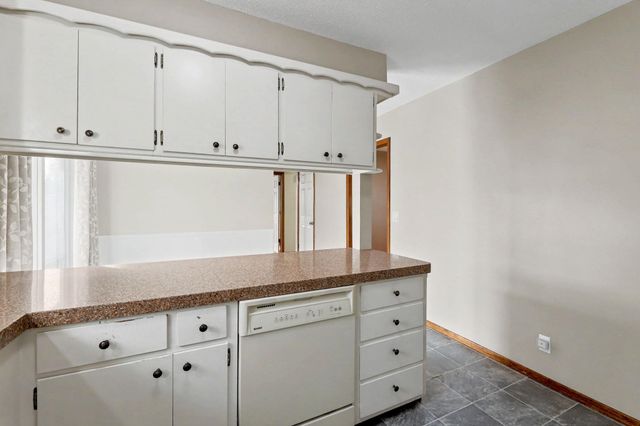 2752 S Bennett Ave, Wichita, KS 67217