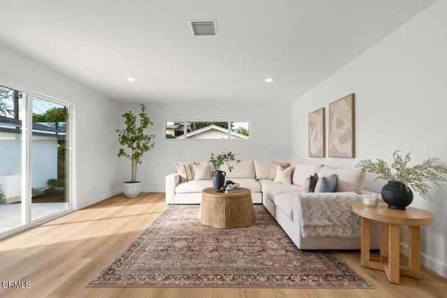 209 Dorothy Avenue, Ventura, CA 93003