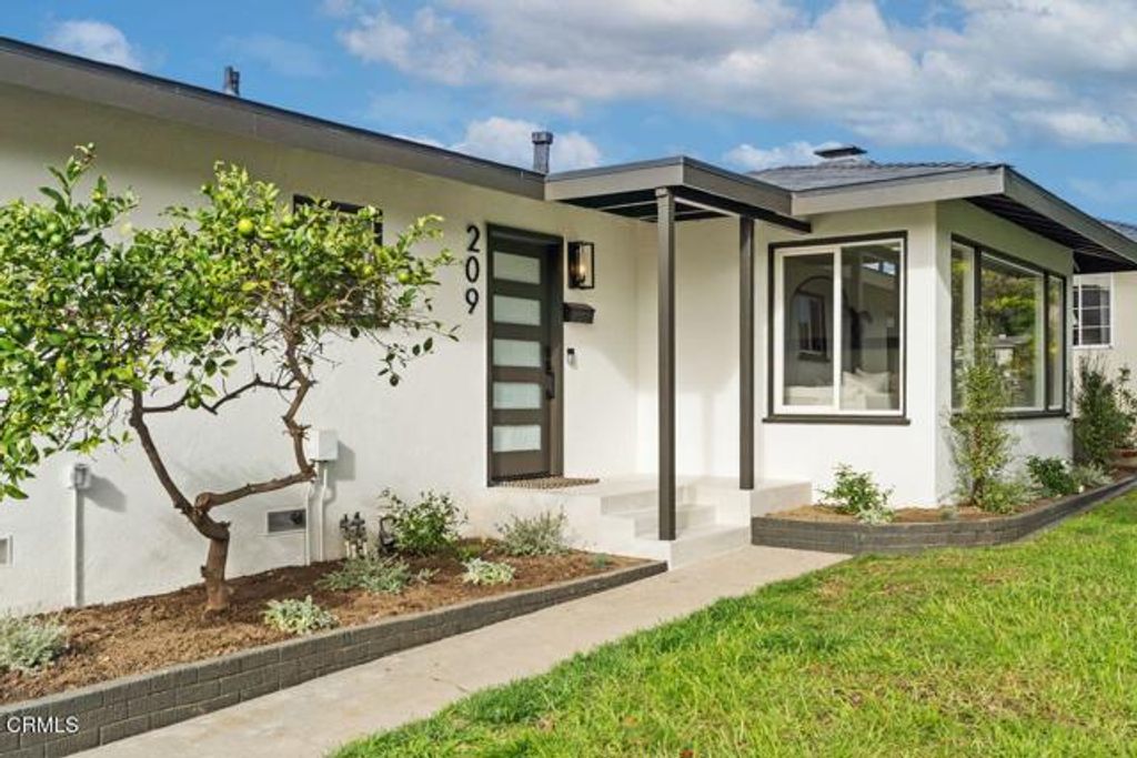 209 Dorothy Avenue, Ventura, CA 93003